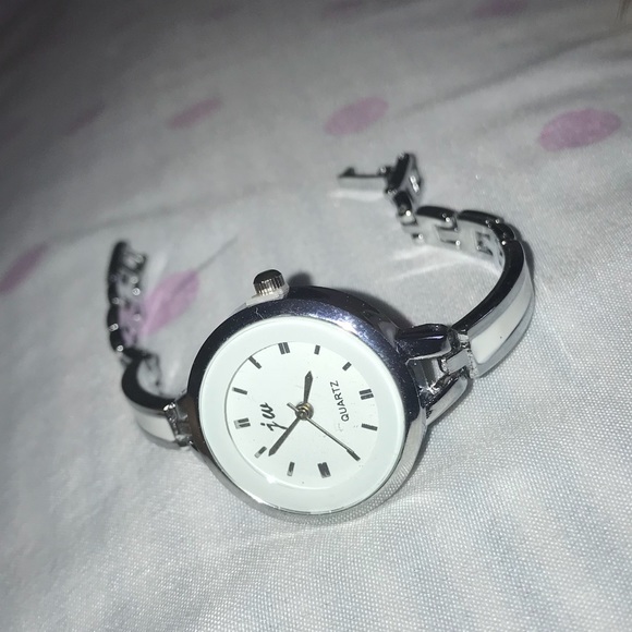 Quartz Watch - Picture 2 of 3